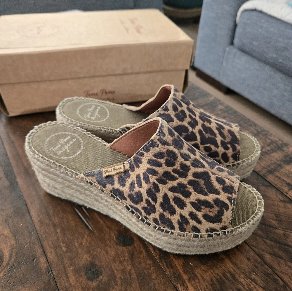 Toni Pons Ivori Leather Leopard Espadrilles. Size US 6.5. New.